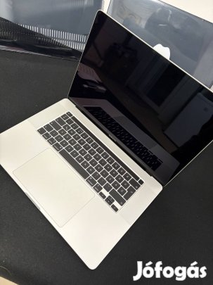 Macbook Pro 16"