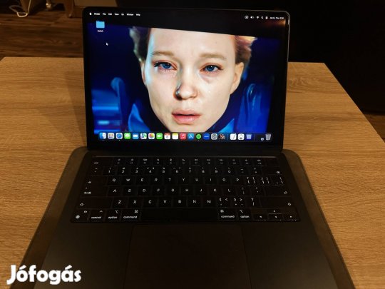 Macbook m3 13"in 256GB