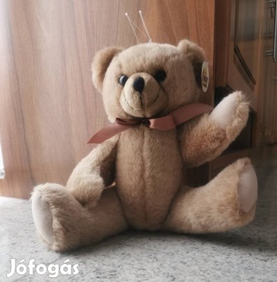 Maci, puha plüss mackó, cimkés, 29 cm ülve, új