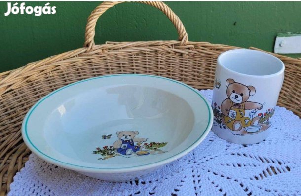 Maci mintás porcelán gyerekbögre és tányér