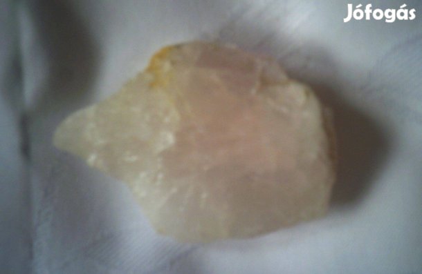 Madagaszkári rózsakvarc ásvány