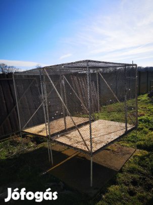 Madár röpde, ketrec 