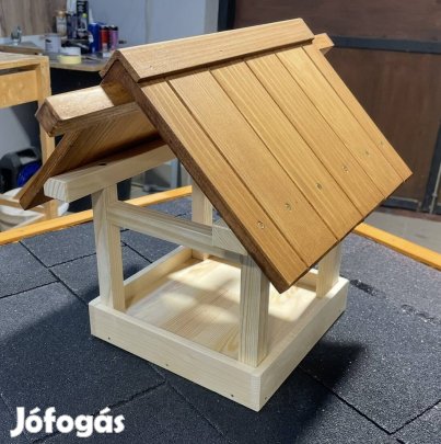 Madáretető, madár terasz 