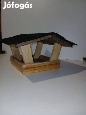 Madáretető eladó