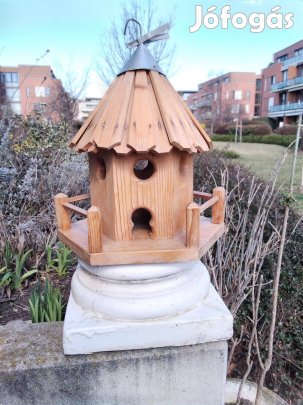 Madáretető fából