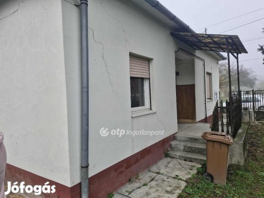 Madocsai 100 nm-es ház eladó