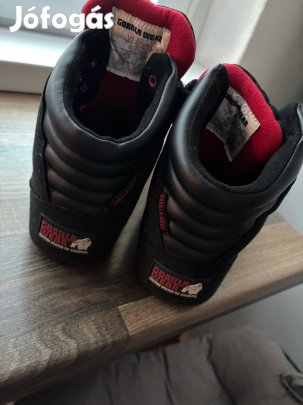 Mafas szárú sport cipő eladó