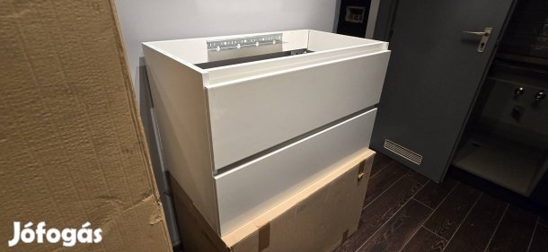 Magadfényű fűrdőszoba szekrény