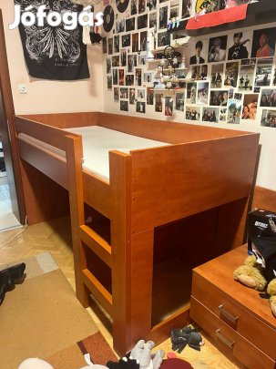 Magas 200*90-es ágy - jó állapotban