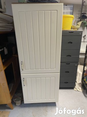 Magas konyhaszekrény