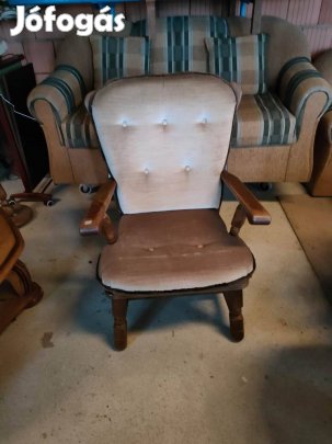 Magas ülőlapos karos fotel