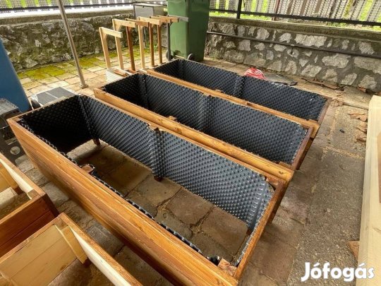 Magaságyás , virágláda