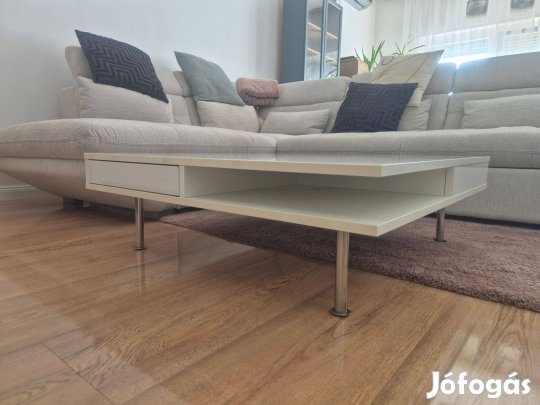 Magasfényű dohányzó asztal