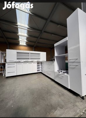 Magasfényű fehér konyhabútor , új 