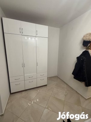 Magasfényű gardróbszekrény