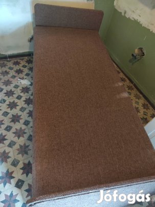 Magasított heverő egy személyes ágy eladó 