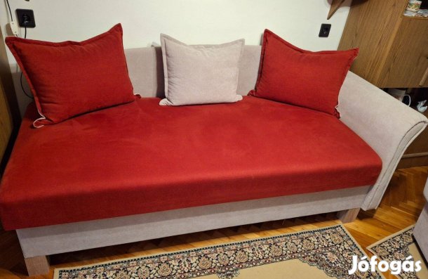 Magasított kanapé