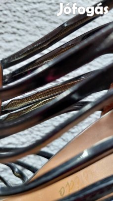 Magassarku,fekete szandal