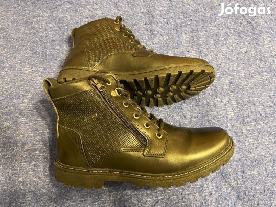 Magasszárú cipő, utcai viseletre és túrázásra 43-as