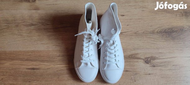 Magasszárú férfi fehér vászoncipő tornacipő