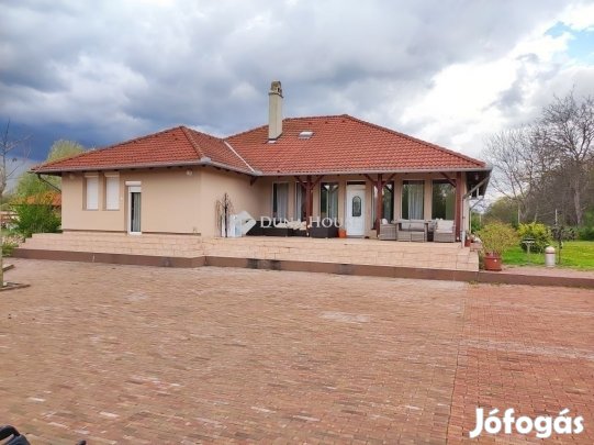 Maglódi 245 nm-es ház eladó