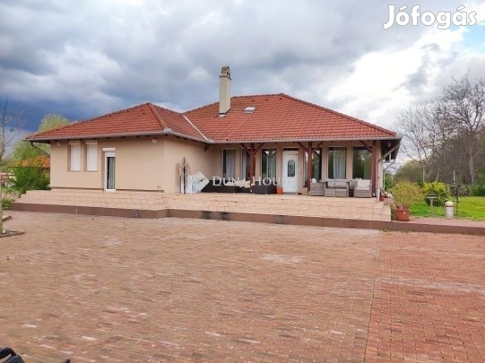 Maglódi 245 nm-es ház eladó