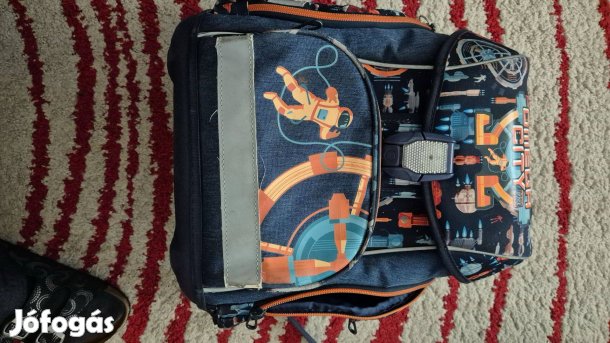 Mágneszáras Ars Una iskolatáska használt állapotban eladó