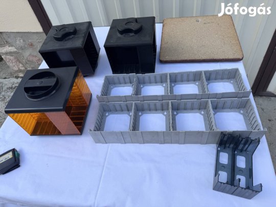 Magnókazetta, kazetta tartók