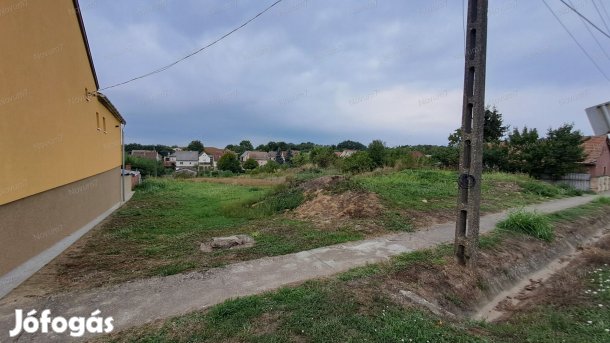 Mágocson csendes környezetben építési telek eladó