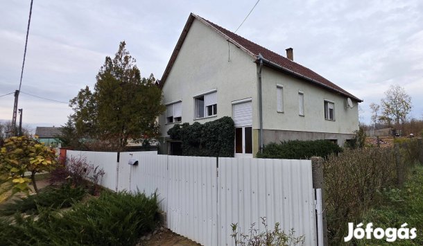 Magy községben jó állapotú 132 m2-es családi ház eladó
