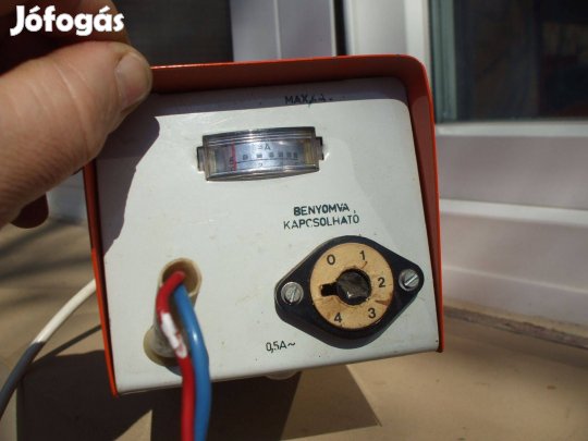 Magyar 6-12 voltos 4 amper akkumulátor töltő