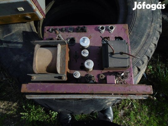 Magyar Gyártmányú AV 760 Csöves 100W-OS Erősíró Sasszéja