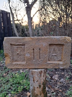 Magyar címeres bontott tégla 