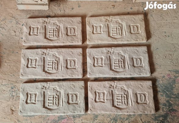 Magyar címeres díszítő tégla.
