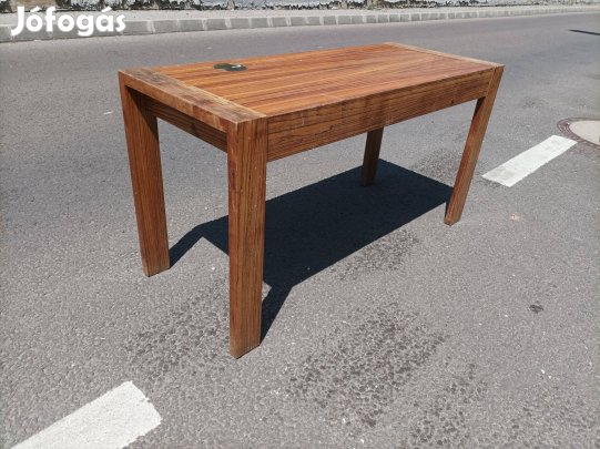 Magyar formatervezett asztal