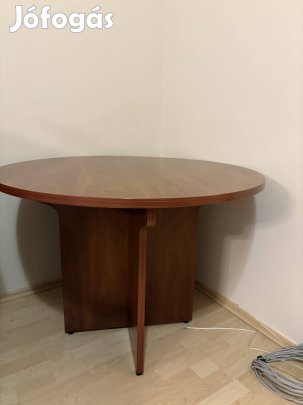 Mahagóni körasztal