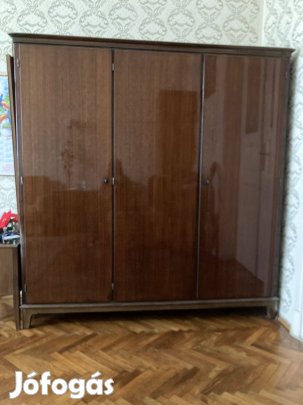 Mahagóni politúros retro ruhásszekrény