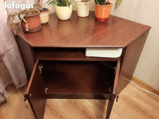 Mahagóni sarokszekrény 83x43x58 cm, 67 cm magas