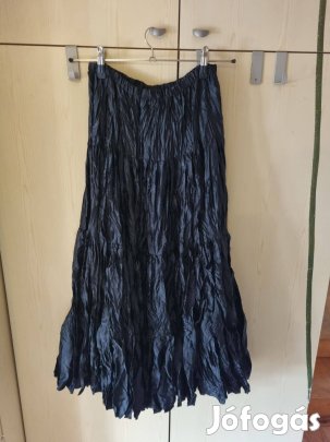 Mai divatos fekete szoknya