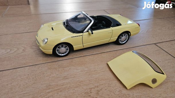 Maisto Ford Thnderbird 1/18