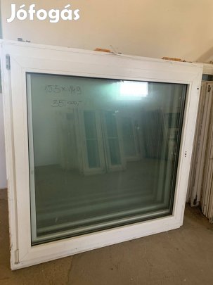 Majdnem 150 x 150 cm-es ablak