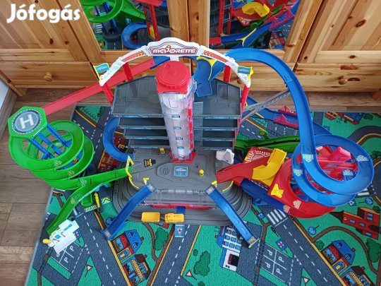 Majorette parkolóház garázs autópálya