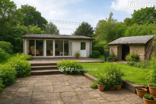 Majosházai 80 nm-es ház eladó