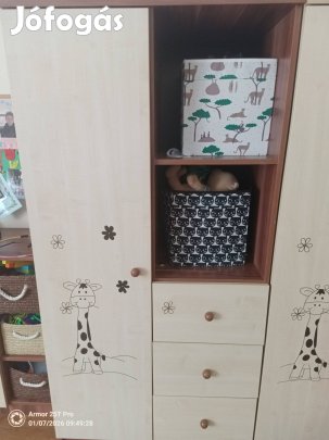 Makaó nagy szekrény