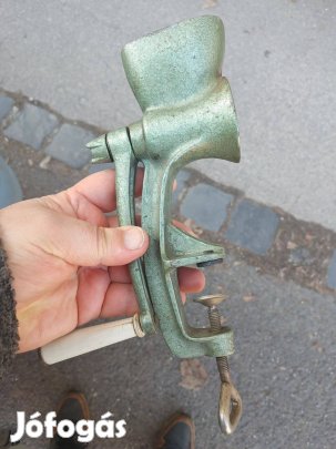 Mákdaráló klasszikus örök életre