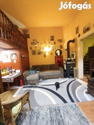 Makón belső kétszintes nappali +4 szobás lakás eladó