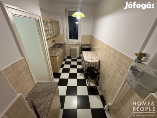Makón belvárosi tégla lakás eladó