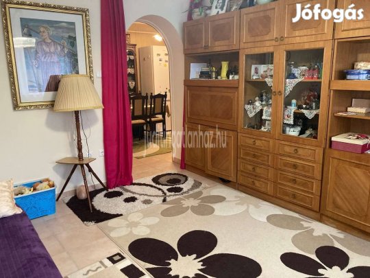 Malom Utcán Első Emeleti Kettő Szobás Lakás Garázzsal Együtt Eladó