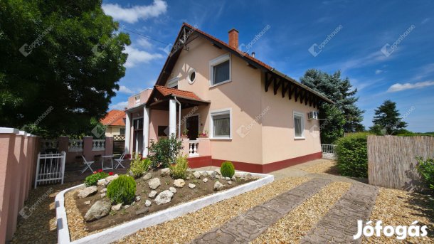 Mályiban 100 m2-es családi ház gyönyörű kerttel és garázzsal eladó