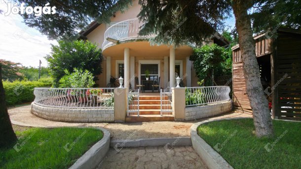 Mályiban 100 m2-es családi ház gyönyörű kerttel és garázzsal eladó
